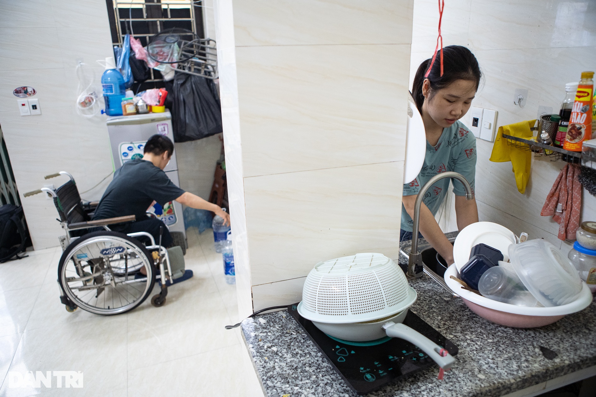 Chuyện tình của chàng trai bại não và cô gái khiếm thị ở Hà Nội - 6 Chuyện tình của chàng trai bại não và cô gái khiếm thị ở Hà Nội - 6
