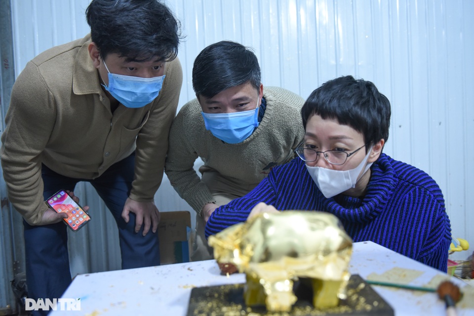 Tác phẩm Trâu dát vàng 24k sẵn sàng đón Tết Nguyên đán Tân Sửu - 5 Tác phẩm Trâu dát vàng 24k sẵn sàng đón Tết Nguyên đán Tân Sửu - 5