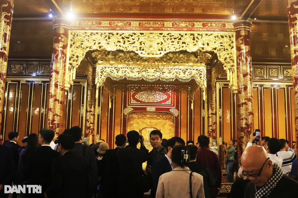 Giao lãnh đạo thành phố Huế làm Chủ tịch Hội đồng đánh giá ngai vàng bị phá