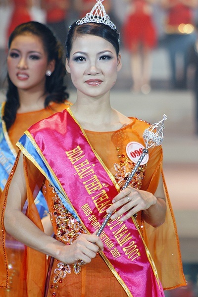 Nở rộ cuộc thi sắc đẹp, 2 đêm có 3 hoa hậu: Danh hiệu có đang mất giá? - 3