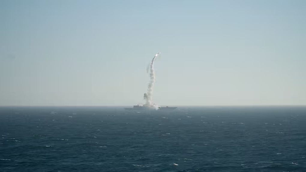 Nga phô diễn tên lửa siêu thanh, máy bay ném bom chiến đấu trong tập trận - 1