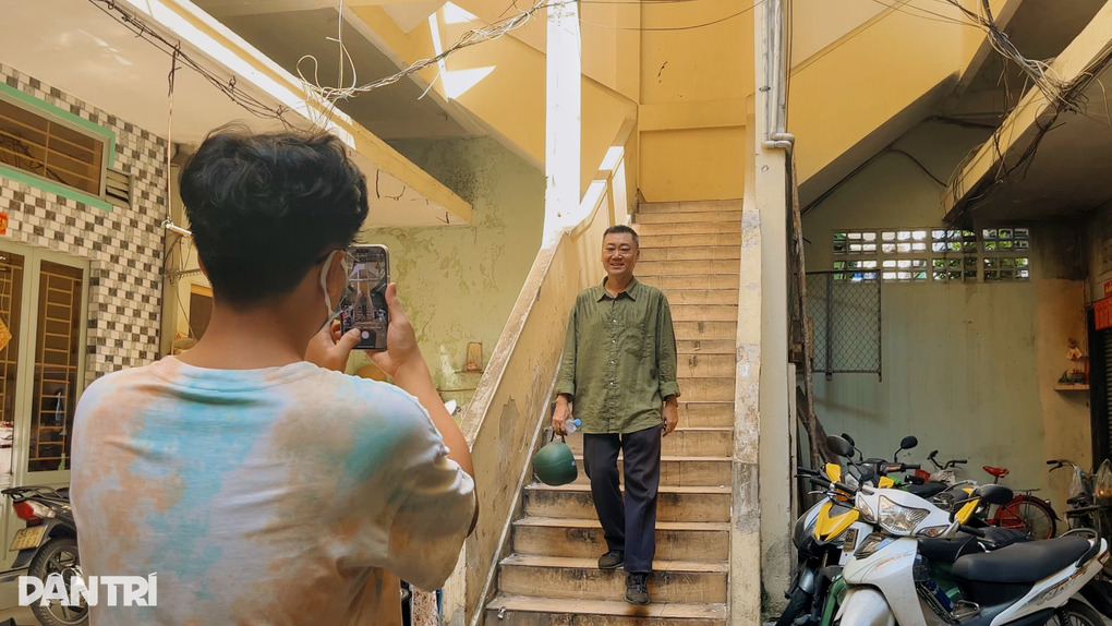Chung cư phim Mai: Khán giả kéo đến chụp ảnh, bán nước mía cũng đóng phim - 5 Chung cư phim Mai: Khán giả kéo đến chụp ảnh, bán nước mía cũng đóng phim - 5