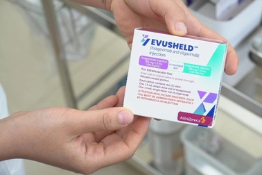 Châu Âu phê duyệt mở rộng đối tượng sử dụng kháng thể đơn dòng Evusheld