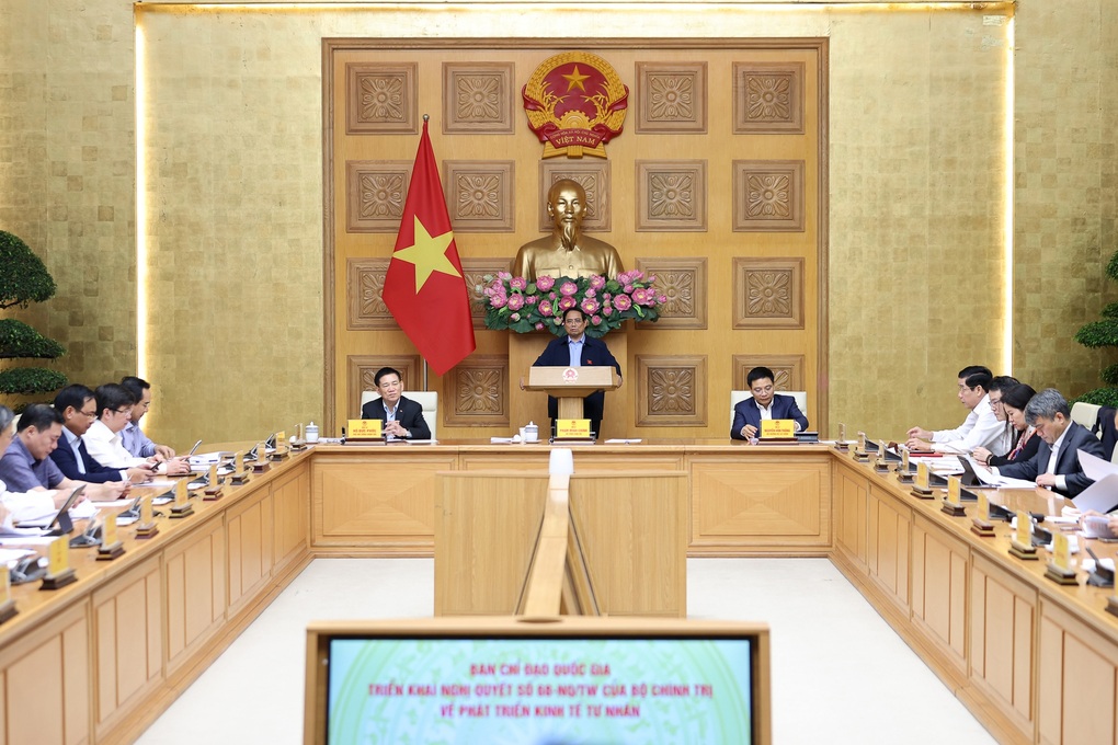 Başbakan, özel teşebbüsleri büyük projelere, sosyal konutlara katılmaya çağırdı - 1 Thủ tướng kêu gọi doanh nghiệp tư nhân tham gia dự án lớn, nhà ở xã hội - 1