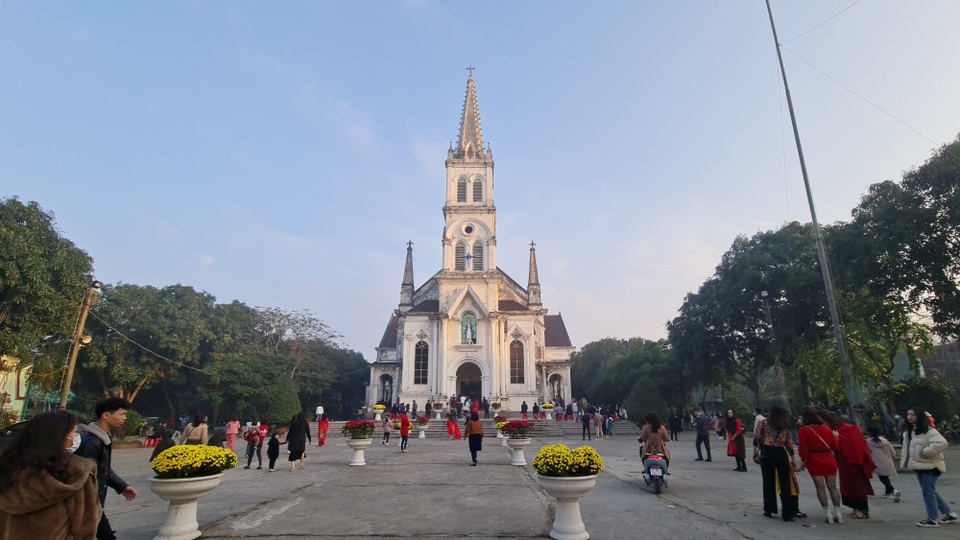 Hoạt động của người dân cả nước sáng ngày đầu năm mới Tân Sửu - 33