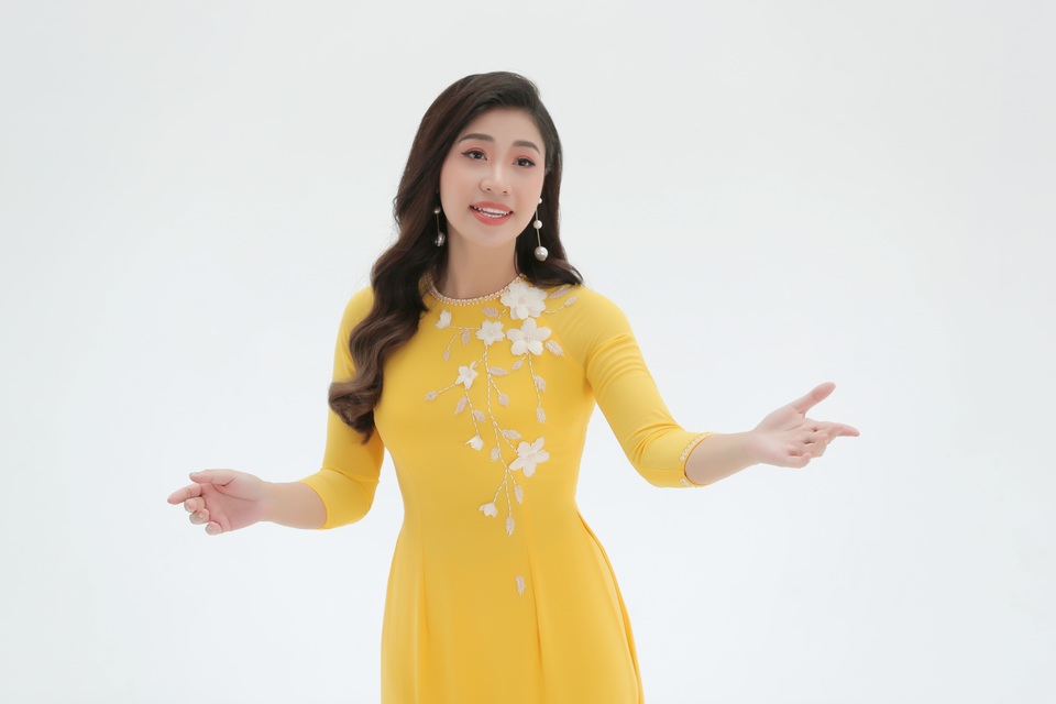 Bích Hồng: “Mẹ là tấm gương để tôi trở thành người một phụ nữ thuần hậu” - 1
