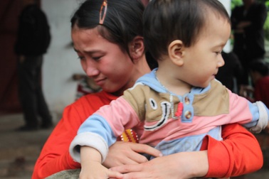 Vợ ngã quỵ từ khi nghe tin chồng mất tích nơi xứ người