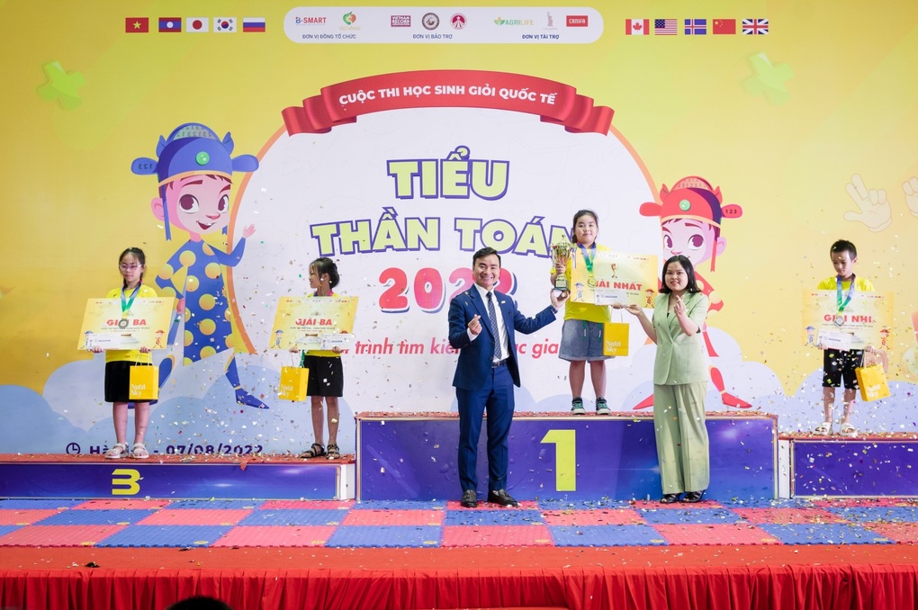 Cuộc thi HS giỏi Quốc tế - Toán tư duy B-Smart: Sân chơi bổ ích của các Tiểu thần toán - 4 Cuộc thi HS giỏi Quốc tế - Toán tư duy B-Smart: Sân chơi bổ ích của các Tiểu thần toán - 4