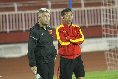 Sự khác biệt giữa hai HLV Hoàng Anh Tuấn và Nguyễn Hữu Thắng