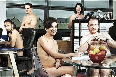 Khỏa thân để xốc lại tinh thần làm việc