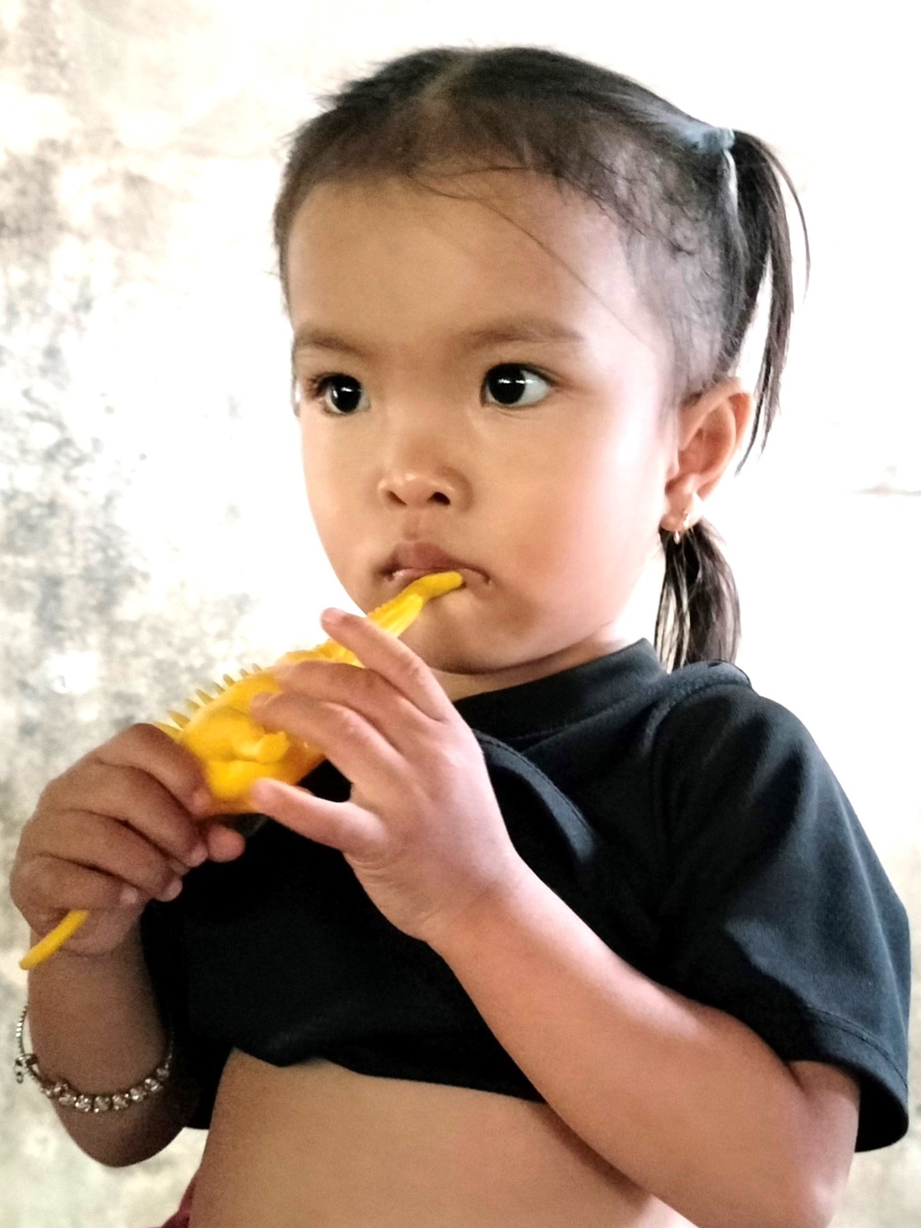 Người mẹ Khmer nghèo cầu xin cứu mạng sống con gái 4 tuổi bị u gan quái ác - 1 Người mẹ Khmer nghèo cầu xin cứu mạng sống con gái 4 tuổi bị u gan quái ác - 1