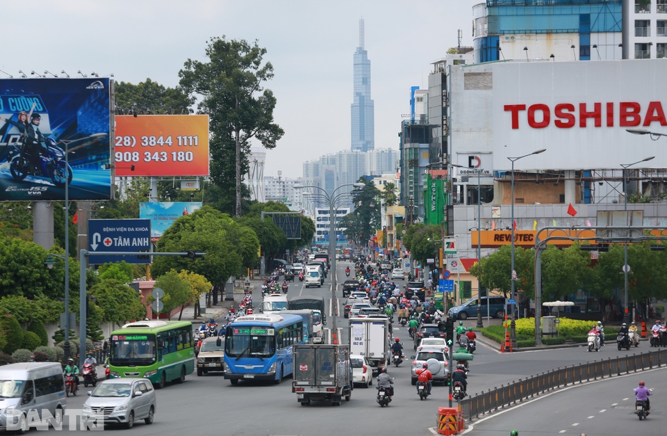 Giao thông TPHCM lại đông đúc như chưa từng có lệnh giãn cách - 3 Giao thông TPHCM lại đông đúc như chưa từng có lệnh giãn cách - 3