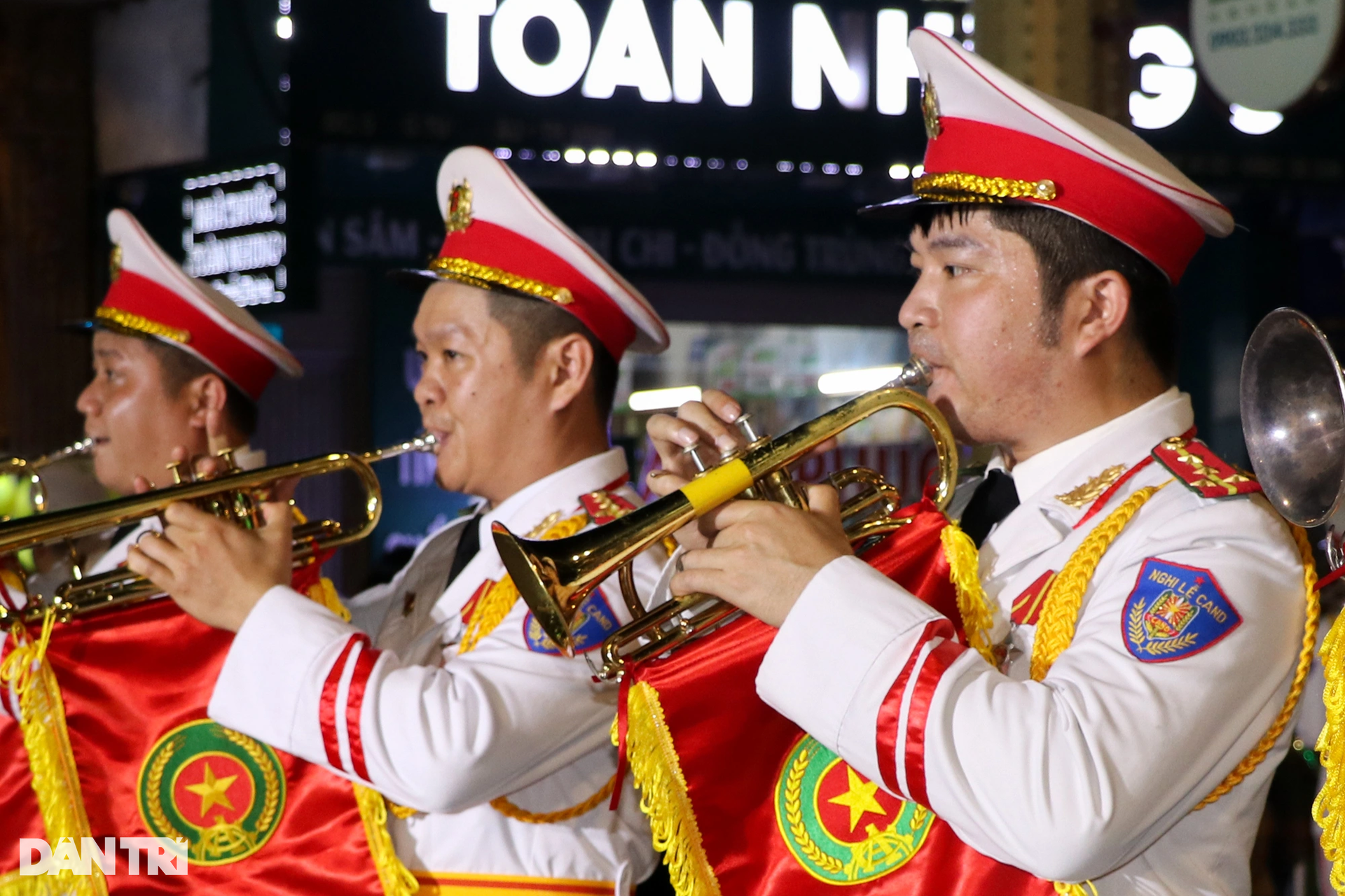 Đoàn nghi lễ Công an nhân dân lần đầu tiên biểu diễn trên quê Bác - 9 Đoàn nghi lễ Công an nhân dân lần đầu tiên biểu diễn trên quê Bác - 9