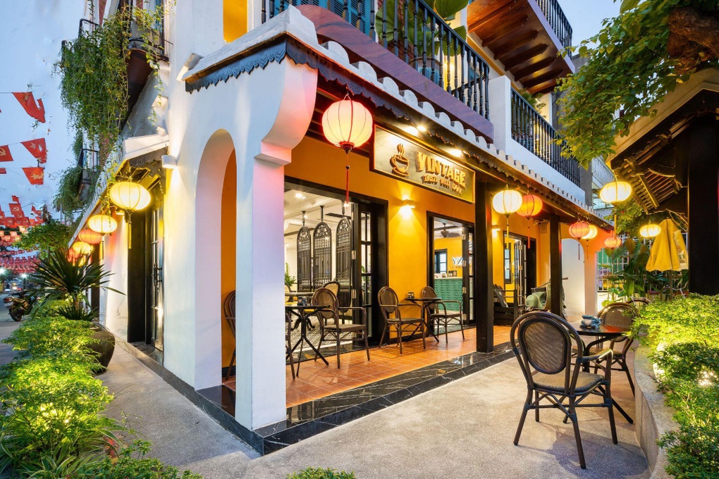 Vintage Taste Deli Cafe Hoi An: Nơi hoài niệm và hiện đại hòa quyện - 4 Vintage Taste Deli Cafe Hoi An: Nơi hoài niệm và hiện đại hòa quyện - 4