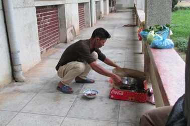 Quảng Trị: Nỗi khổ ăn Tết ở bệnh viện