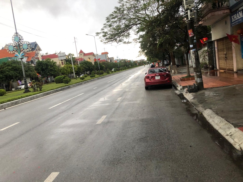 Mưa lớn kèm sấm chớp, đường phố Hải Phòng vắng hoe ngày mùng 1 - 1 Mưa lớn kèm sấm chớp, đường phố Hải Phòng vắng hoe ngày mùng 1 - 1