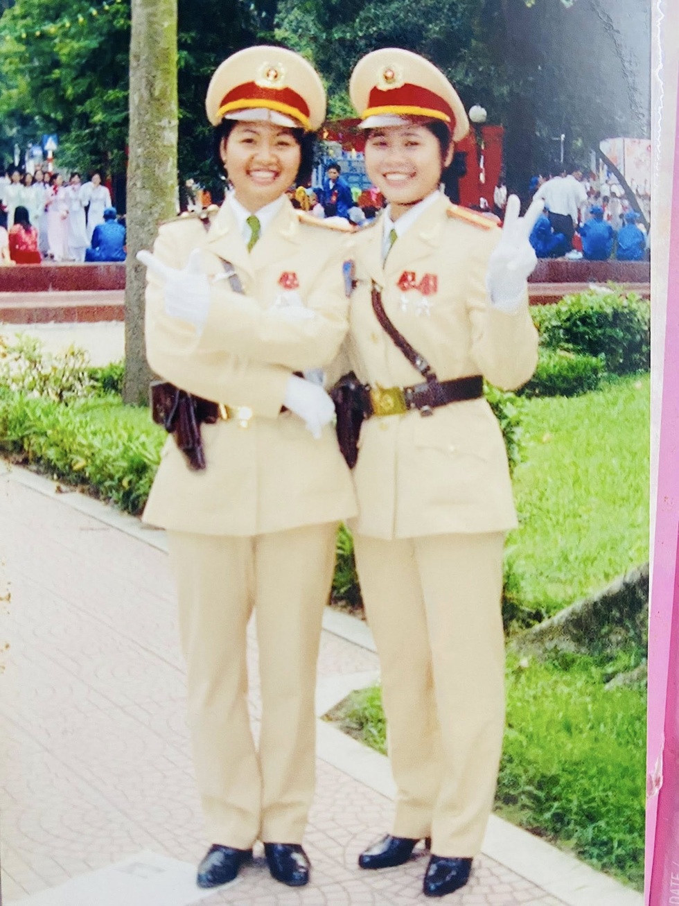 Nữ chiến sĩ diễu binh A60: Bức ảnh hiếm, ký ức thời không kem chống nắng - 2 Nữ chiến sĩ diễu binh A60: Bức ảnh hiếm, ký ức thời không kem chống nắng - 2