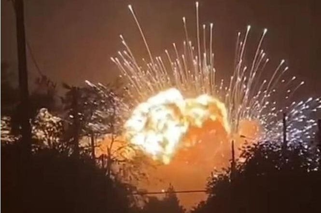 Ukraine tung vũ khí nội địa, bắn nổ loạt kho đạn trong lãnh thổ Nga - 1 Ukraine tung vũ khí nội địa, bắn nổ loạt kho đạn trong lãnh thổ Nga - 1