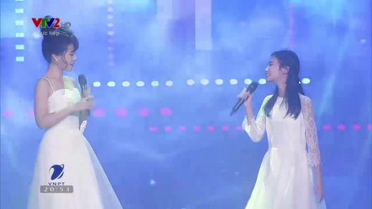 Ca sĩ Dương Hoàng Yến và bé Linh Đan