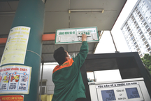 Giá xăng tăng không kiểm soát: Người dân vật vã, doanh nghiệp đau đầu!