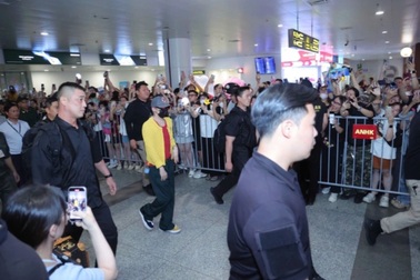 G-Dragon, CL cùng dàn sao K-Star Spark In Vietnam 2025 - Presented By VPBank đã có mặt tại Hà Nội