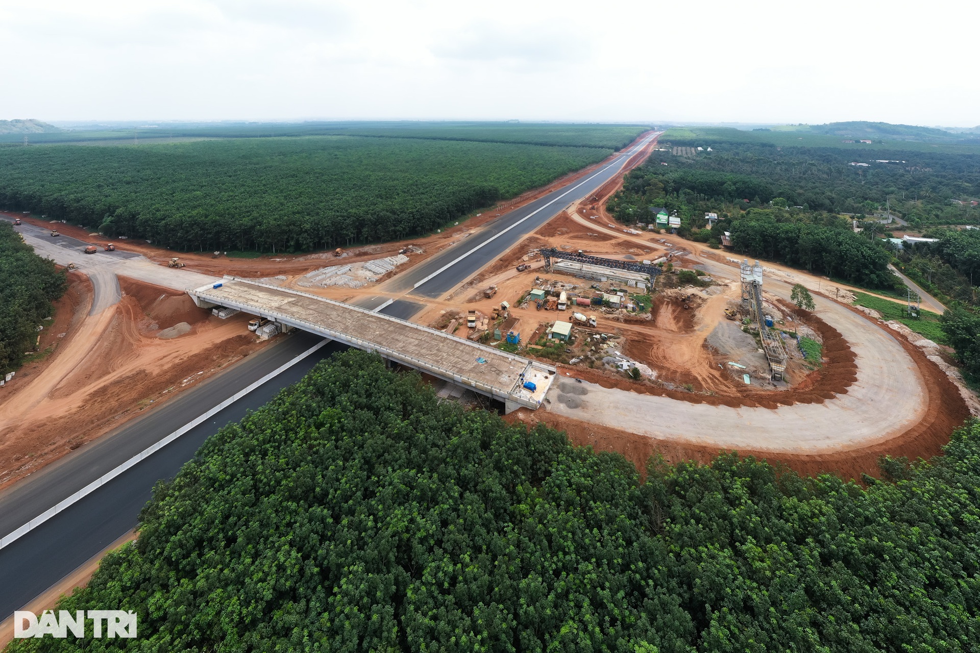 Cao tốc nối TPHCM - Phan Thiết hơn 2 giờ lái xe sắp khánh thành - 8 Cao tốc nối TPHCM - Phan Thiết hơn 2 giờ lái xe sắp khánh thành - 8