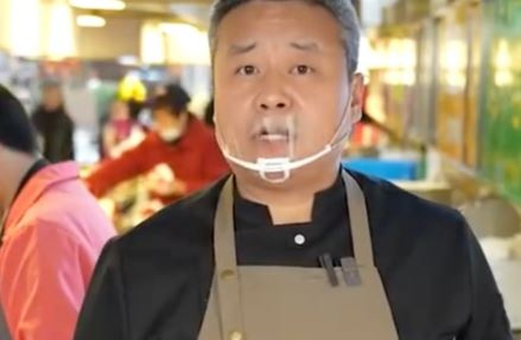 Triệu phú Trung Quốc trắng tay sau phá sản, làm lại cuộc đời nhờ bán xúc xích - 2 Triệu phú Trung Quốc trắng tay sau phá sản, làm lại cuộc đời nhờ bán xúc xích - 2