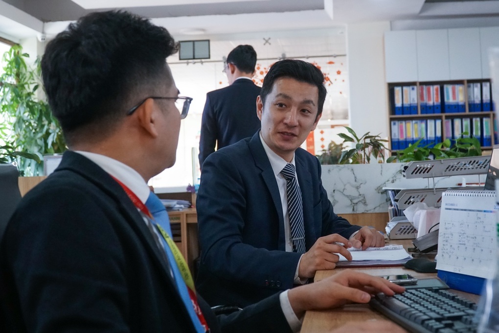 Người Việt nói to, dùng đũa chung: Sự hiếu khách hay tật xấu cần thay đổi? - 3 Người Việt nói to, dùng đũa chung: Sự hiếu khách hay tật xấu cần thay đổi? - 3