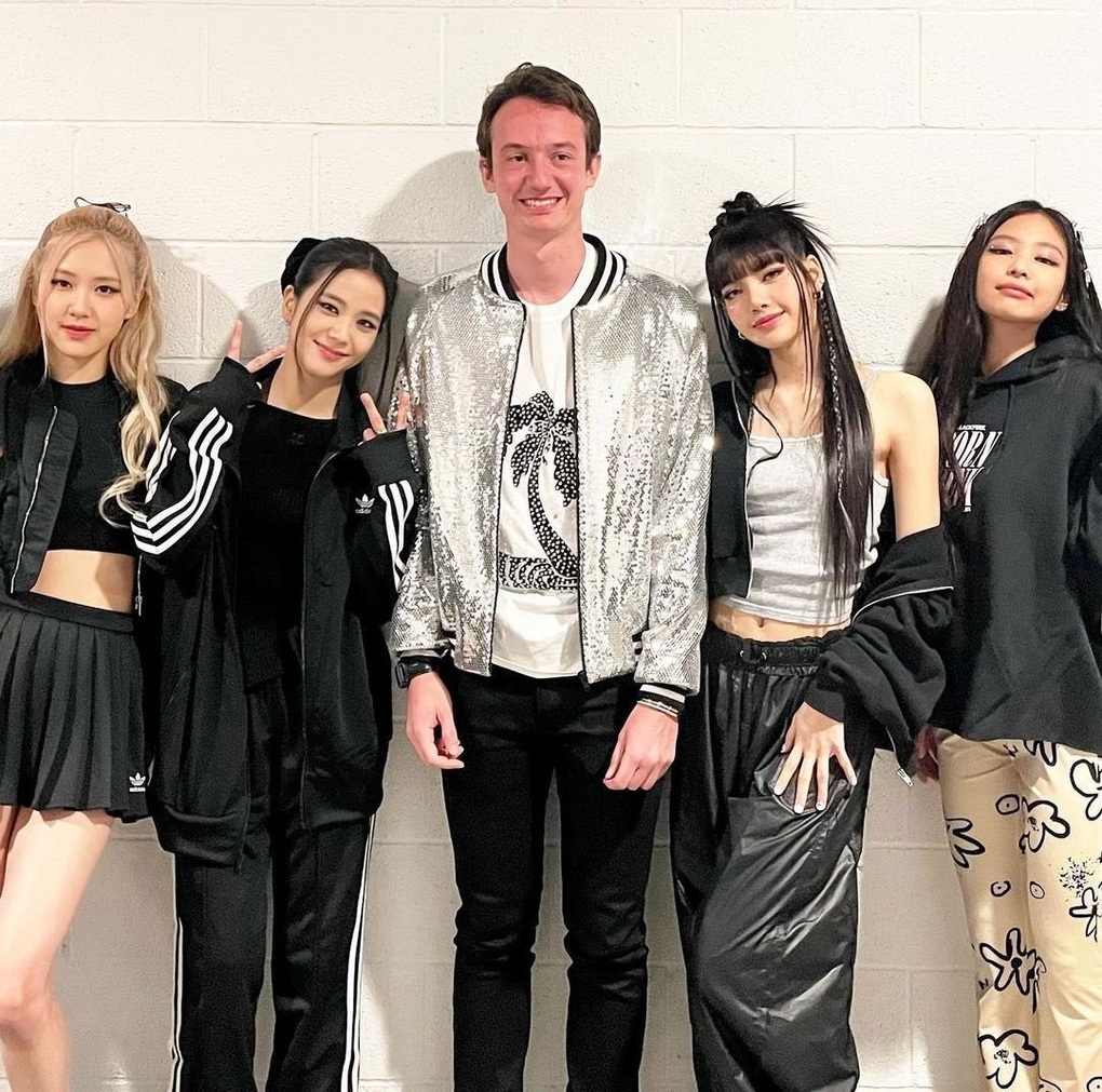 Thành viên nhóm Blackpink thân thiết với con trai tỷ phú giàu nhất thế giới - 2 Thành viên nhóm Blackpink thân thiết với con trai tỷ phú giàu nhất thế giới - 2
