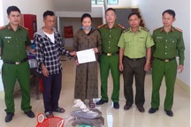 Bắt 2 đối tượng đang vận chuyển 2 con rắn hổ mang chúa đi tiêu thụ