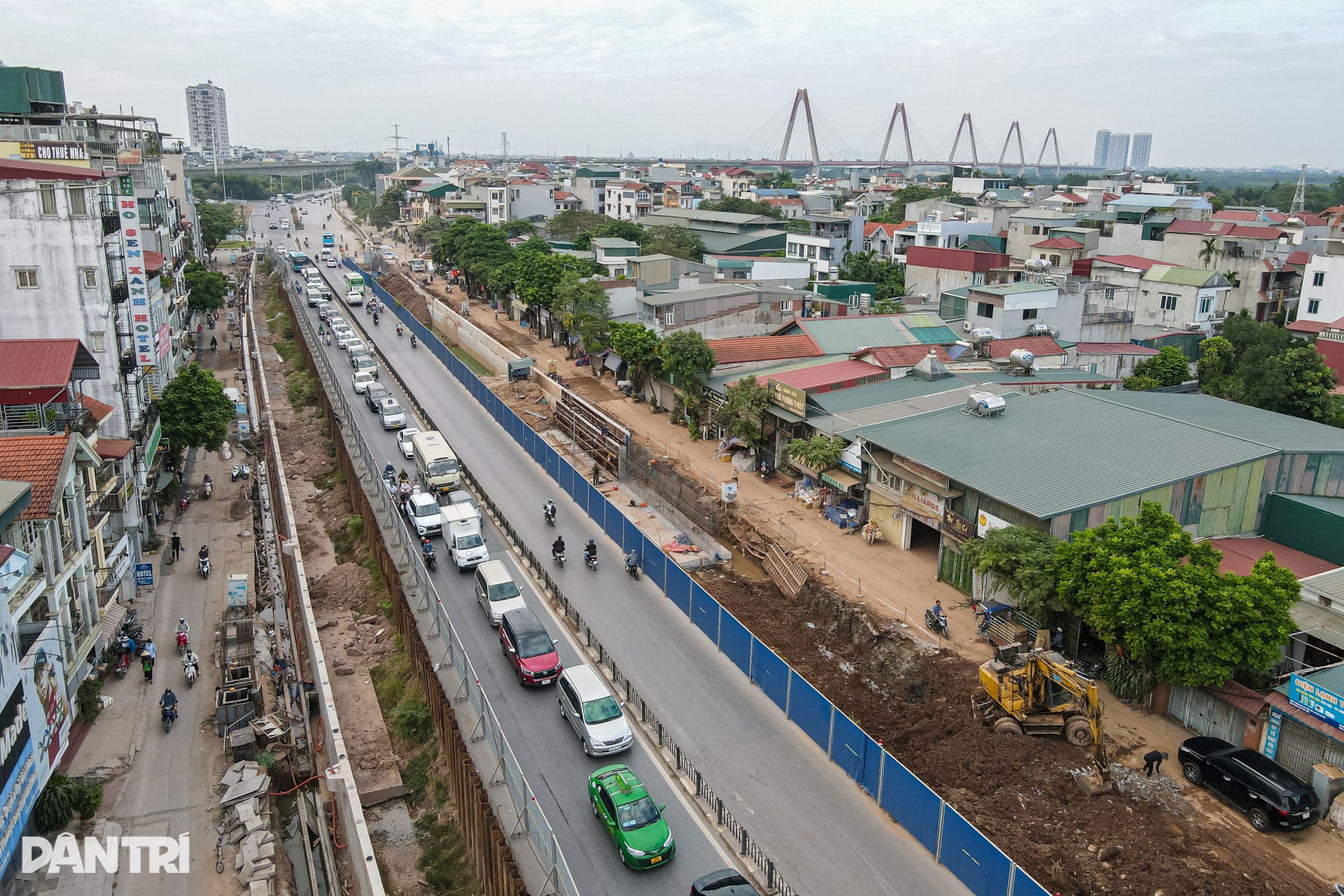 Dự án hạ đê Âu Cơ chậm tiến độ, người dân triền miên chịu ùn tắc, bụi bặm - 1 Dự án hạ đê Âu Cơ chậm tiến độ, người dân triền miên chịu ùn tắc, bụi bặm - 1
