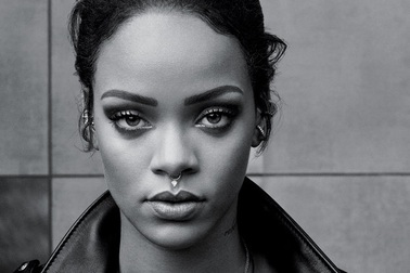 Nước Pháp đau buồn vì khủng bố, Rihanna hủy show