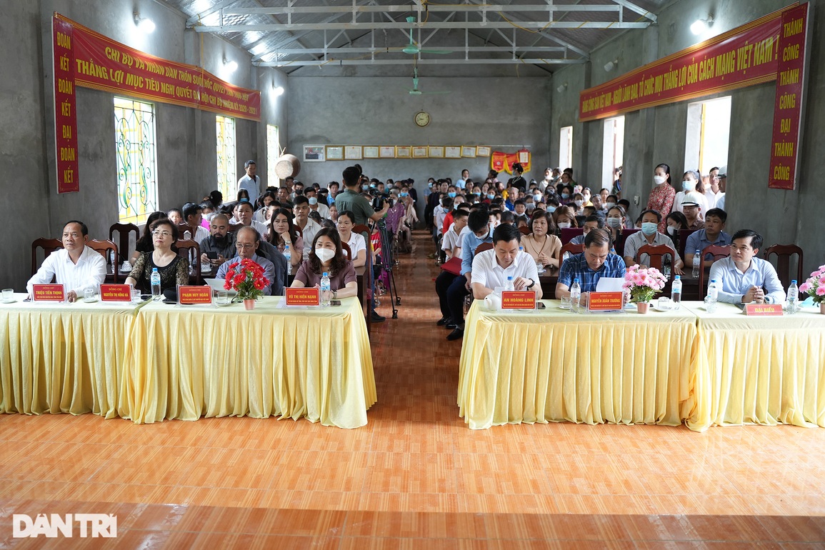 Khởi công xây cầu Khuyến học và Dân trí giúp hơn 200 học sinh vượt lũ - 2 Khởi công xây cầu Khuyến học và Dân trí giúp hơn 200 học sinh vượt lũ - 2