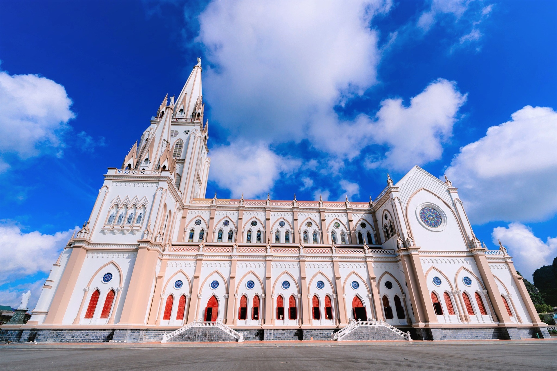 Chiêm ngắm thánh đường Công giáo lớn nhất Việt Nam - 3 Chiêm ngắm thánh đường Công giáo lớn nhất Việt Nam - 3