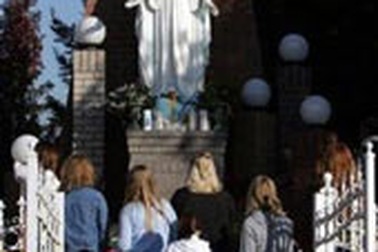 Tượng Đức mẹ khóc ra máu