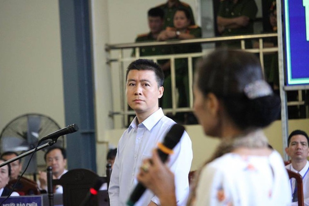 Phan Sào Nam hứa trích lương tháng, nộp đủ 13,2 tỷ thi hành án trước Tết - 1 Phan Sào Nam hứa trích lương tháng, nộp đủ 13,2 tỷ thi hành án trước Tết - 1