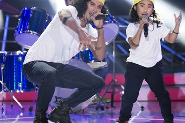 Mỹ Linh và Hồng Vân tranh giành bé Hàn Quốc gốc Việt