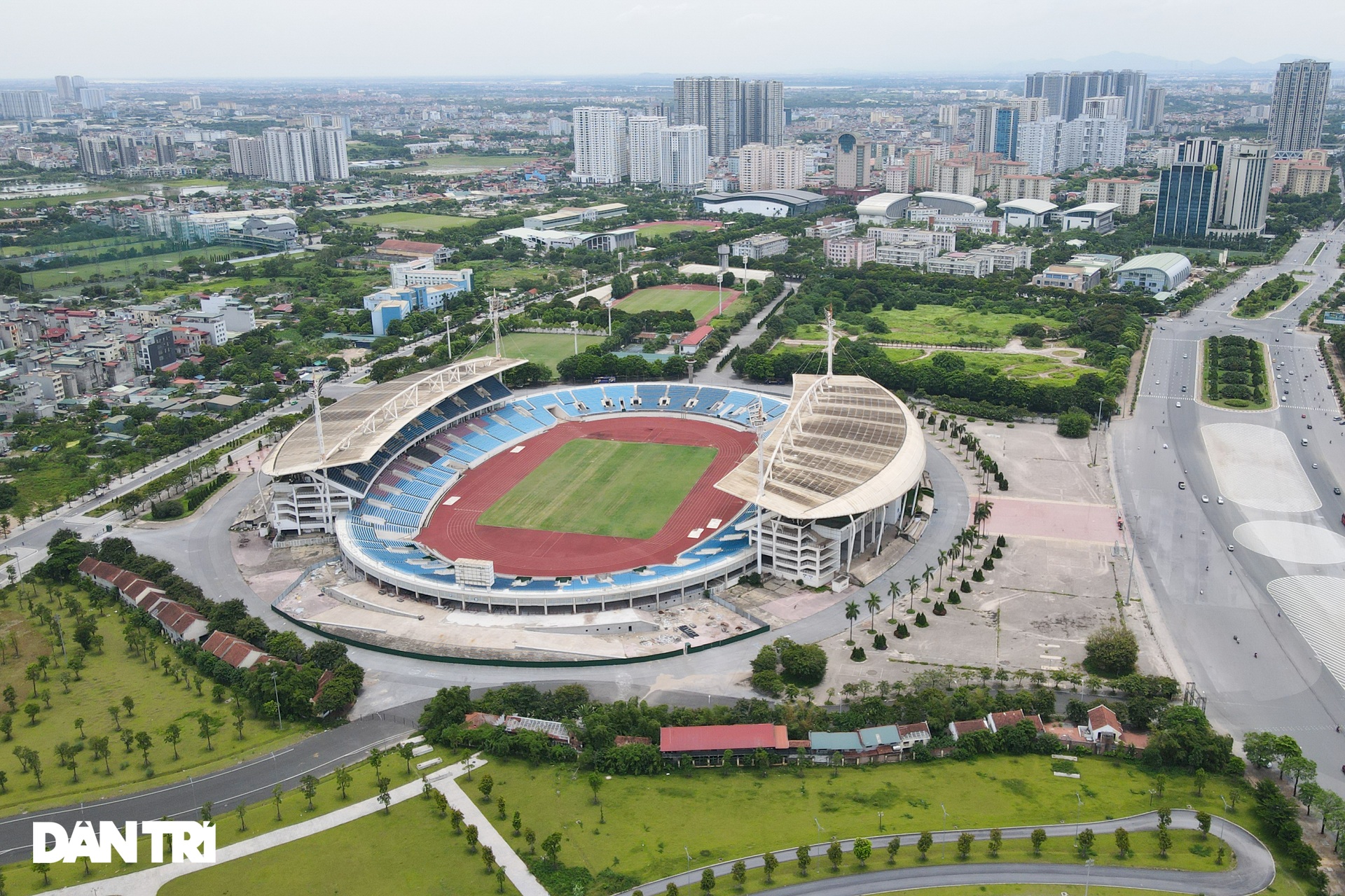 Cận cảnh khu liên hợp thể thao Mỹ Đình bị xẻ thịt cho thuê - 1 Cận cảnh khu liên hợp thể thao Mỹ Đình bị xẻ thịt cho thuê - 1