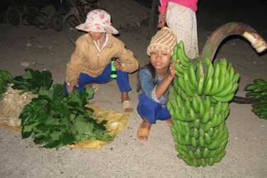 Tần tảo cuộc mưu sinh nuôi chữ của học sinh vùng cao