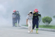 Cảnh sát diễn tập giải cứu 800 nạn nhân mắc kẹt trong vụ cháy giả định