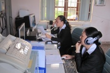 Va vào rạn đá ngầm, 12 thuyền viên vất vả cứu tàu  