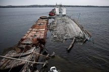 Ukraine dồn tàu chiến dọc sông Dnipro, Nga rải mìn ngăn đối phương đổ bộ