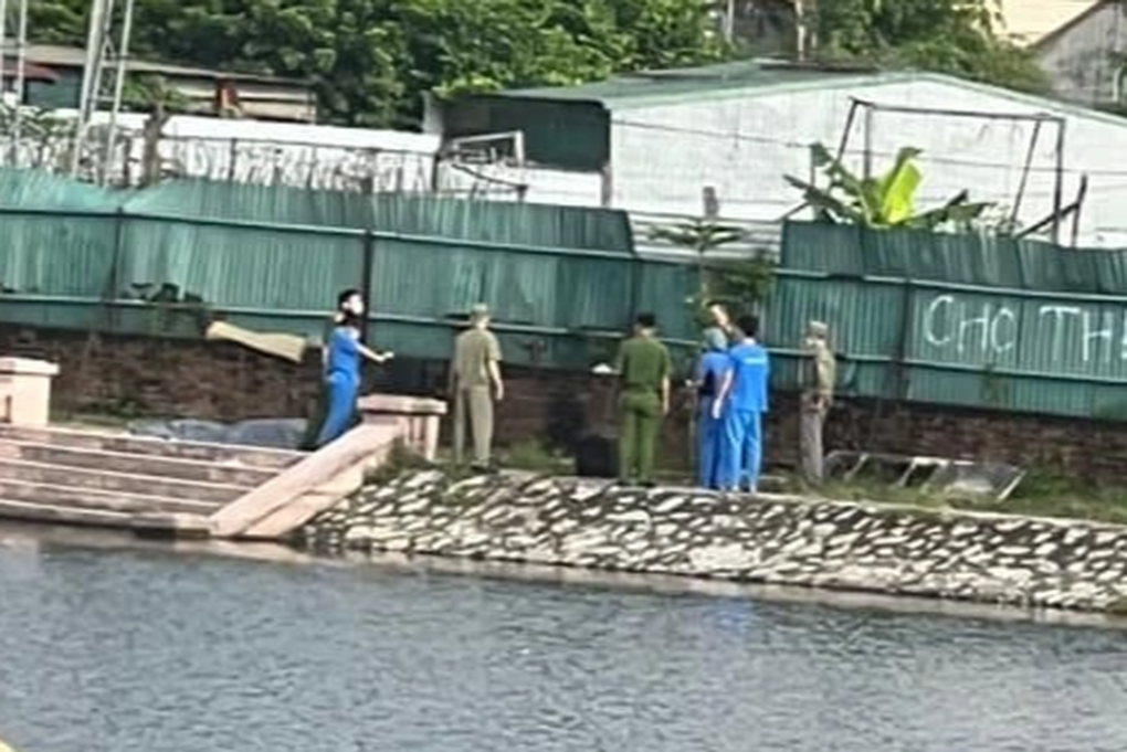 Hà Nội: Công an điều tra vụ thanh niên tử vong dưới hồ Đầm Hồng - 2 Hà Nội: Công an điều tra vụ thanh niên tử vong dưới hồ Đầm Hồng - 2