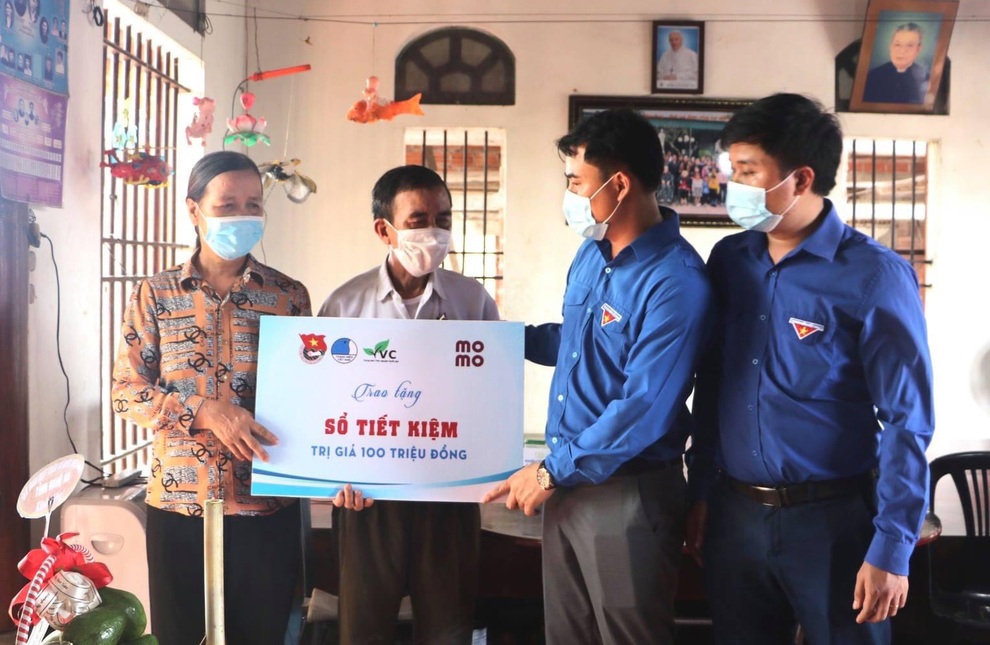Tặng sổ tiết kiệm 200 triệu đồng cho gia đình nam sinh cứu bạn đuối nước - 1 Tặng sổ tiết kiệm 200 triệu đồng cho gia đình nam sinh cứu bạn đuối nước - 1