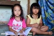Mẹ trẻ đơn thân, khuyết tật và 2 con thơ sống trong căn nhà cũ nát chờ sập