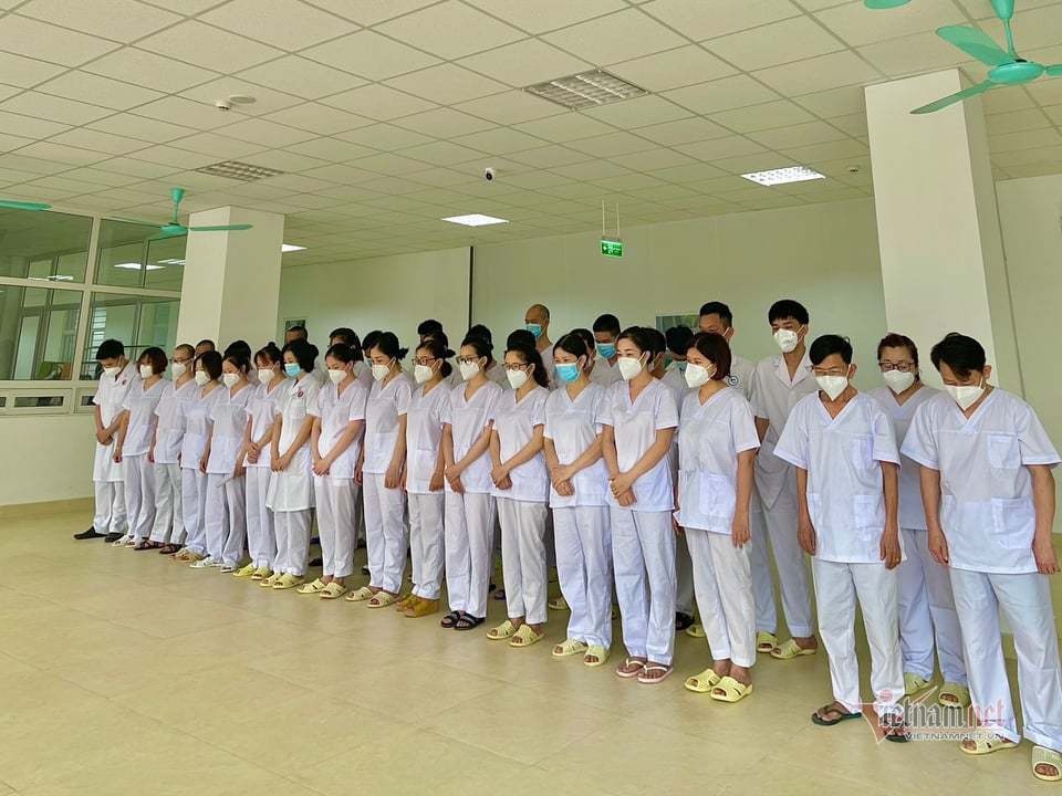 Bức ảnh bệnh viện dã chiến ở tâm dịch Bắc Giang lay động triệu trái tim - 2 Bức ảnh bệnh viện dã chiến ở tâm dịch Bắc Giang lay động triệu trái tim - 2