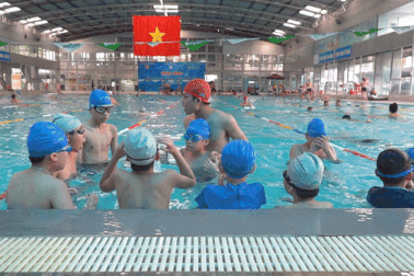 Dạy bơi miễn phí cho 158 trẻ em khó khăn ở Hà Nội để phòng chống đuối nước