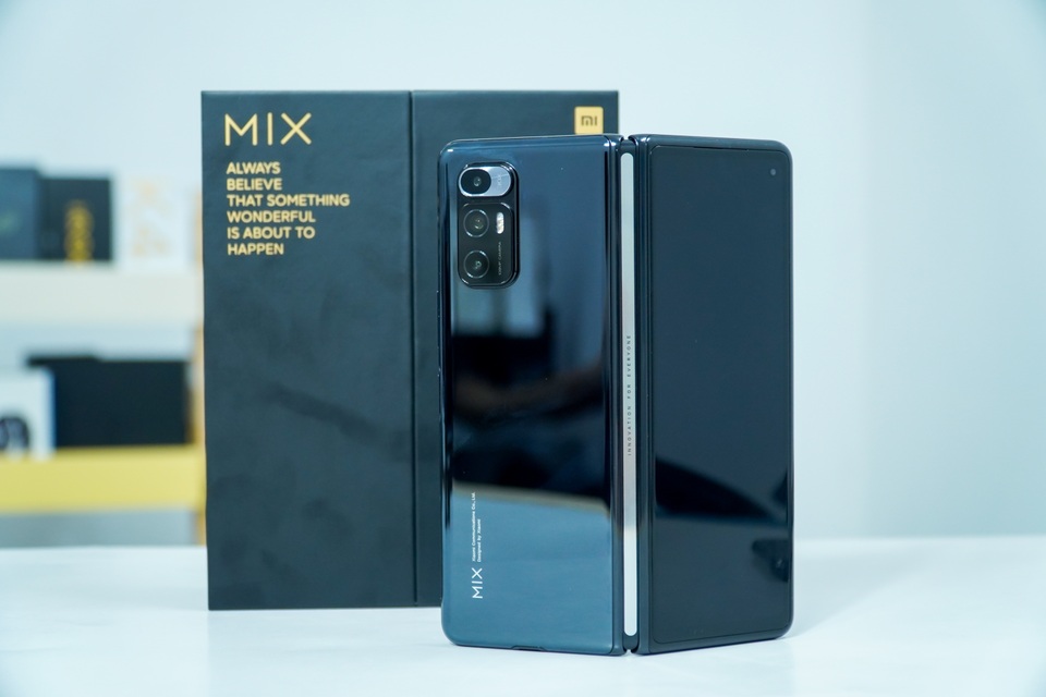 Trên tay Xiaomi Mi Mix Fold: giống Galaxy Z Fold2, giá 40 triệu đồng - 2 Trên tay Xiaomi Mi Mix Fold: giống Galaxy Z Fold2, giá 40 triệu đồng - 2