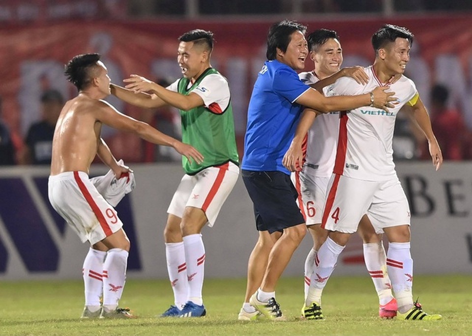 Quế Ngọc Hải, Bùi Tiến Dũng nói gì sau khi vô địch V-League? - 1 Quế Ngọc Hải, Bùi Tiến Dũng nói gì sau khi vô địch V-League? - 1