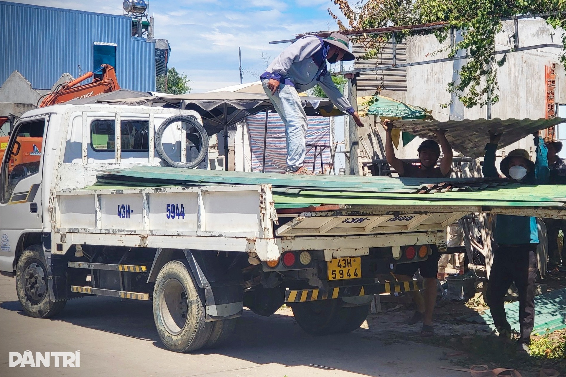 Người dân tháo dỡ những căn biệt thự tiền tỷ để nhường đất xây cao tốc - 7 Người dân tháo dỡ những căn biệt thự tiền tỷ để nhường đất xây cao tốc - 7